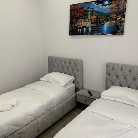 Hotel Restaurant Deso Shijak Eksteriør billede