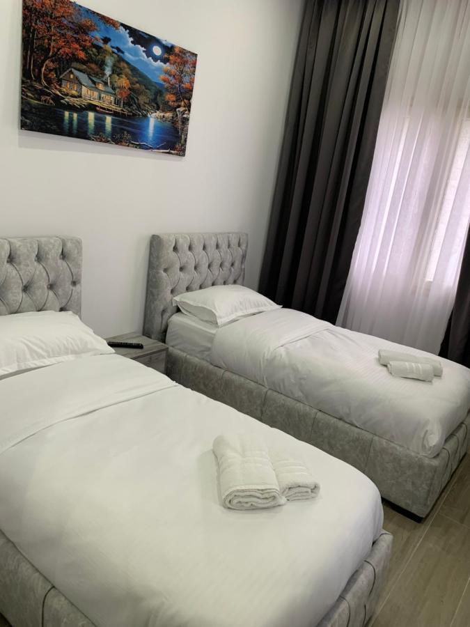 Hotel Restaurant Deso Shijak Eksteriør billede