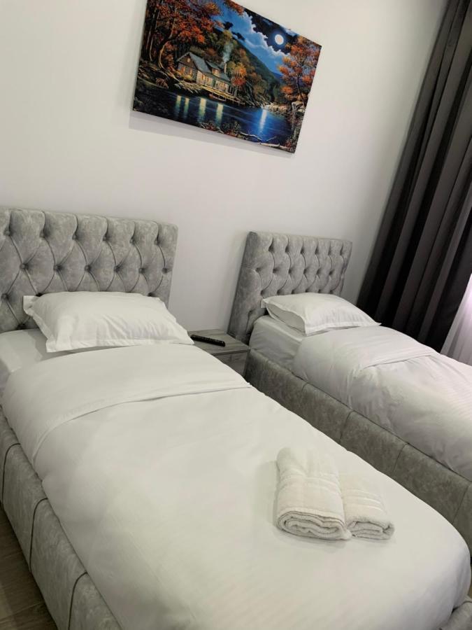 Hotel Restaurant Deso Shijak Eksteriør billede